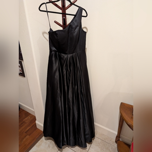 Hebeos Black One-Shoulder Floor Length Gown, Size M - NEW - Picture 3 of 14